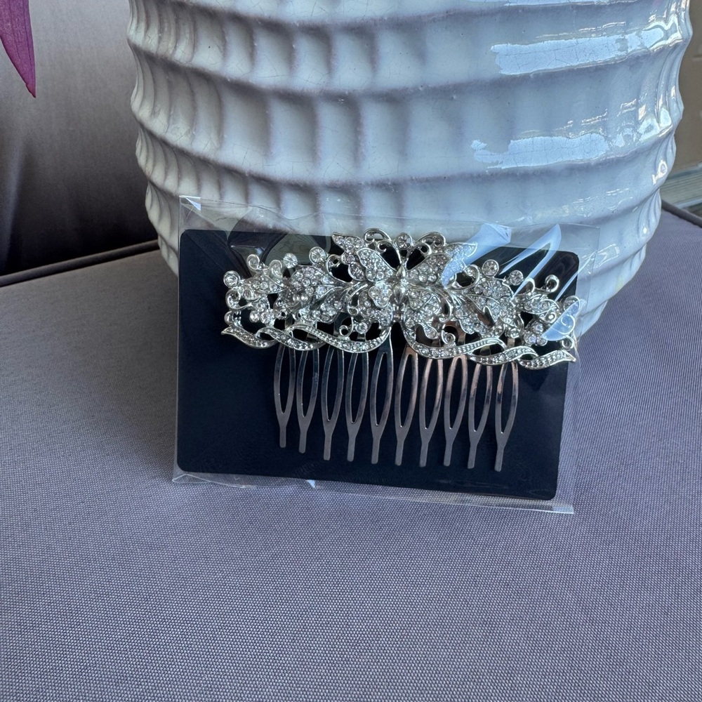 Elegant Silver Hair Comb with Crystal Accents